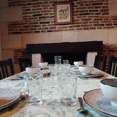 Between Old-world Charm And Modernity Apartment *